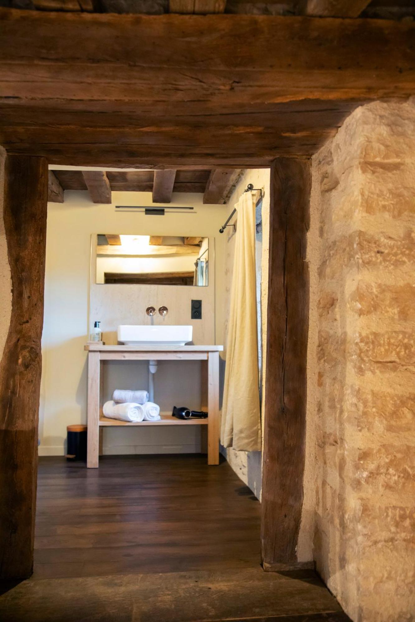 Chateauneuf Suites エクステリア 写真