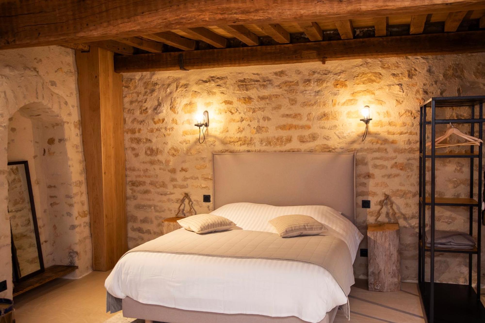 Chateauneuf Suites エクステリア 写真