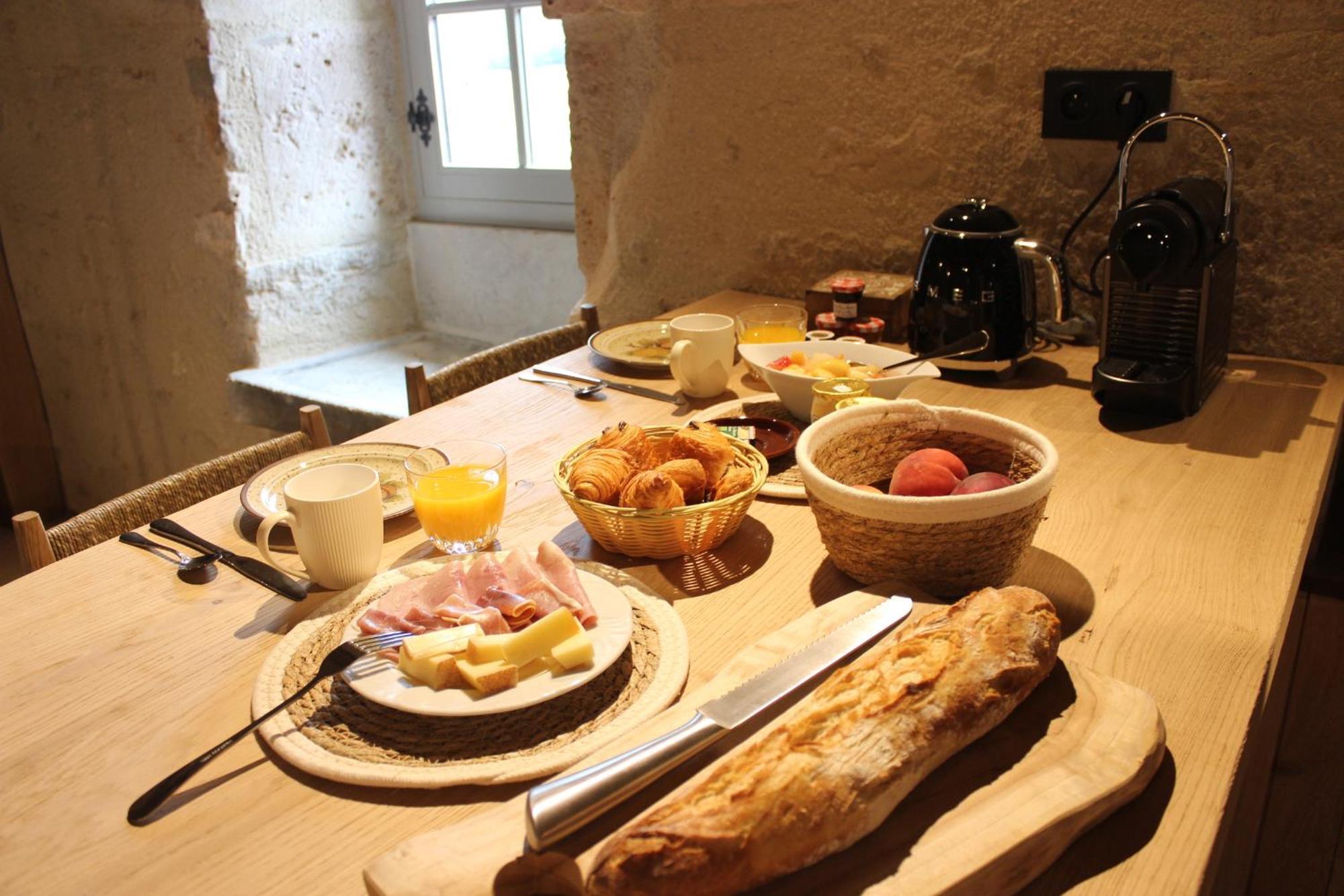 Chateauneuf Suites エクステリア 写真