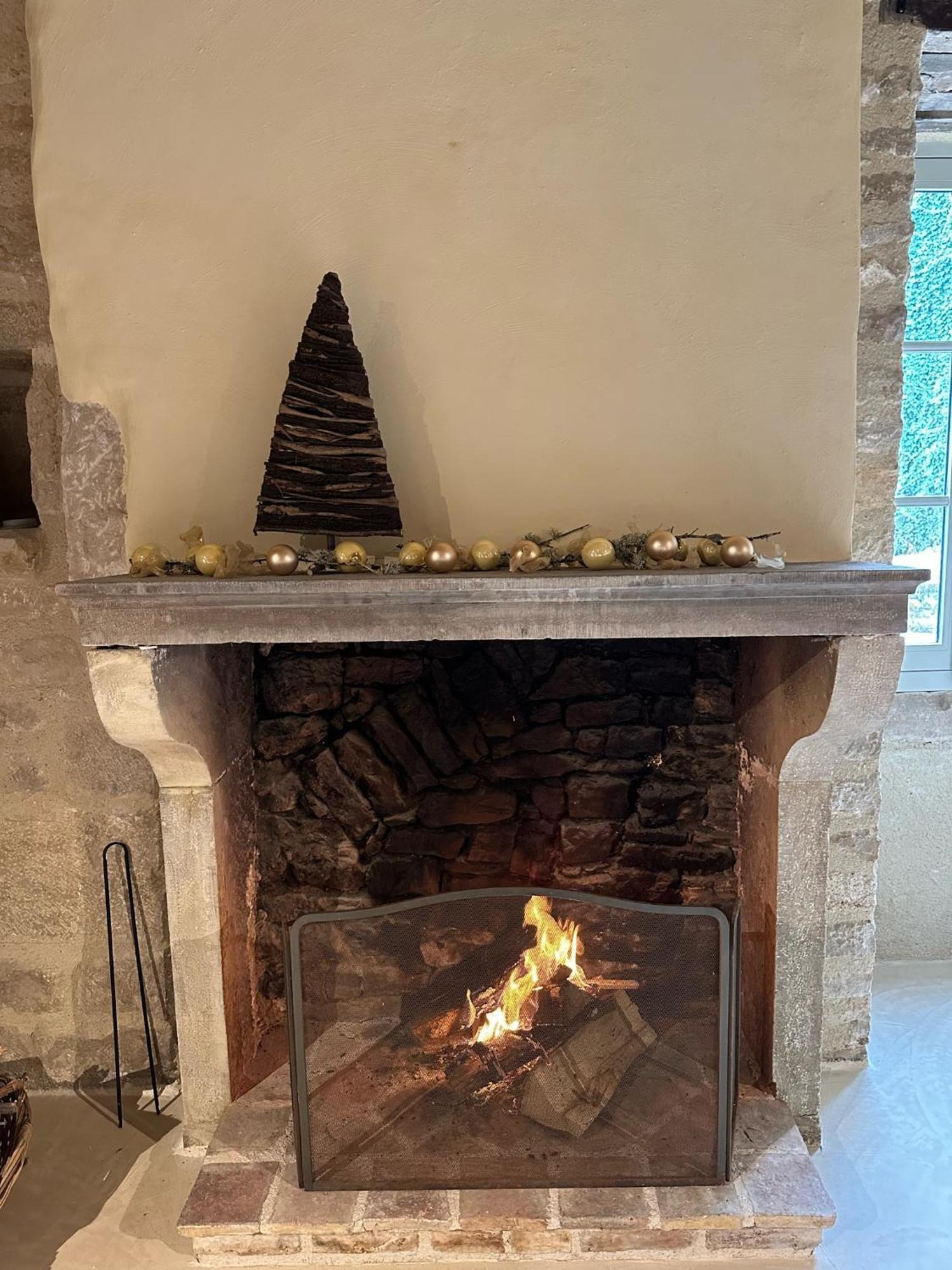 Chateauneuf Suites エクステリア 写真