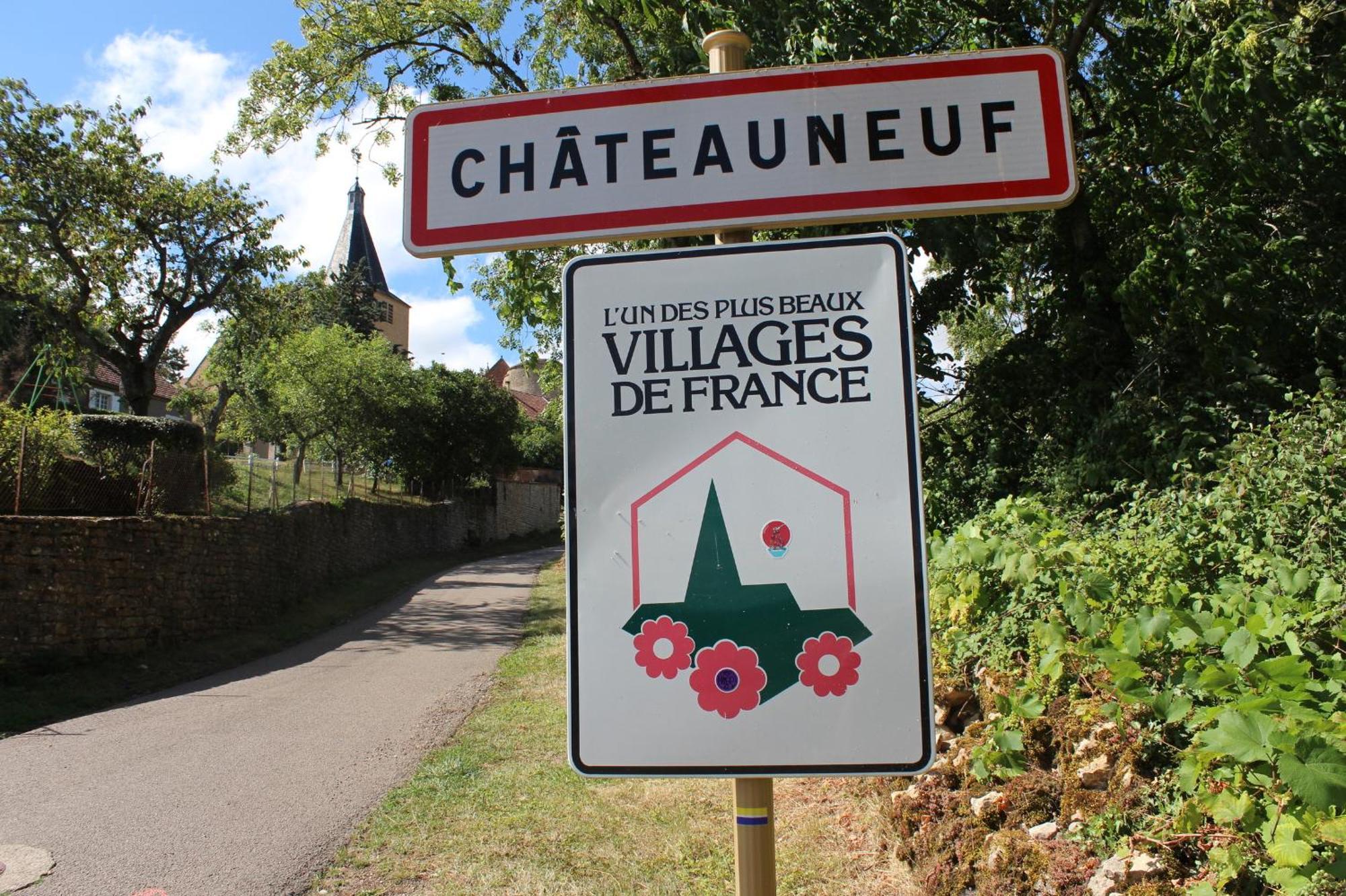 Chateauneuf Suites エクステリア 写真