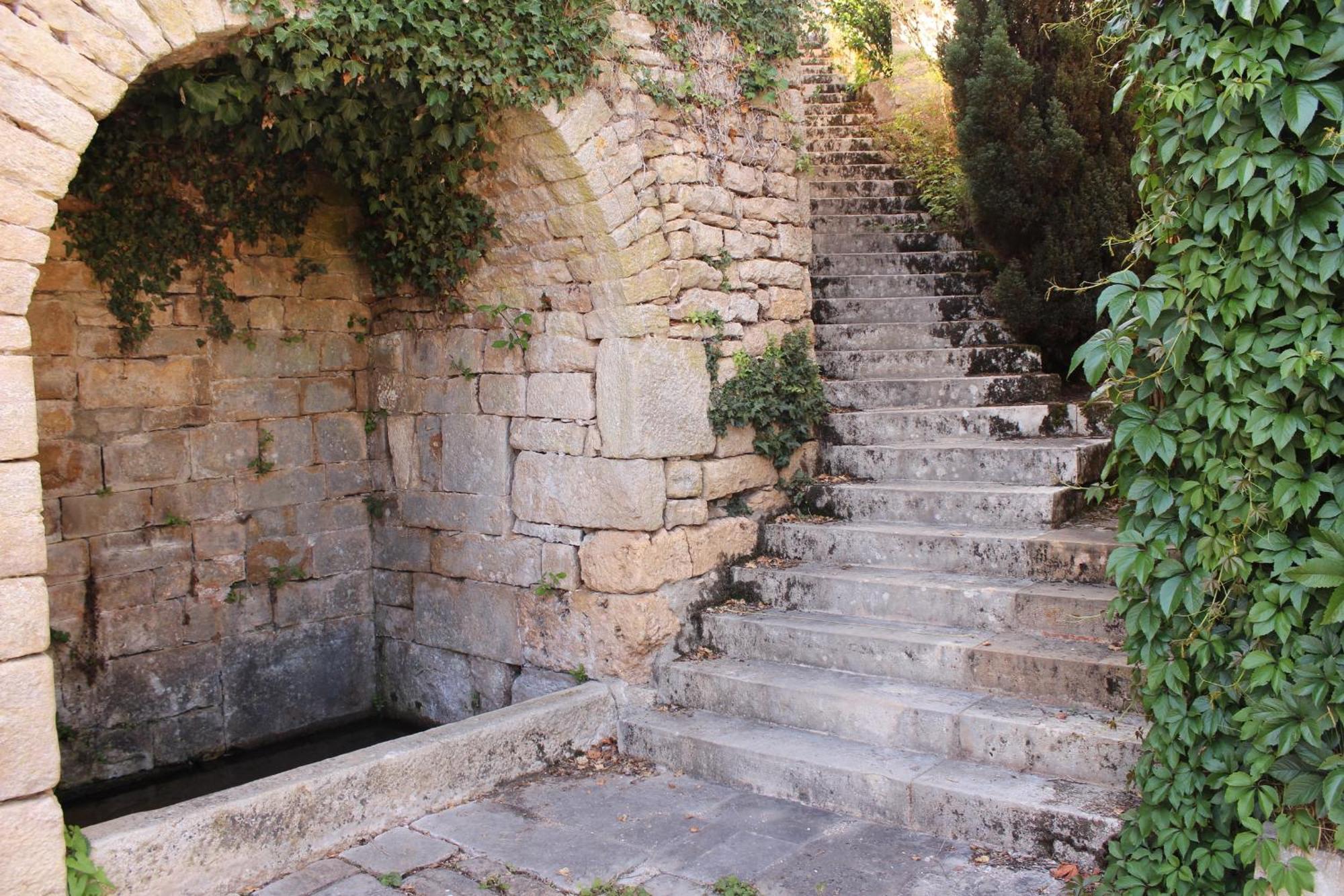 Chateauneuf Suites エクステリア 写真