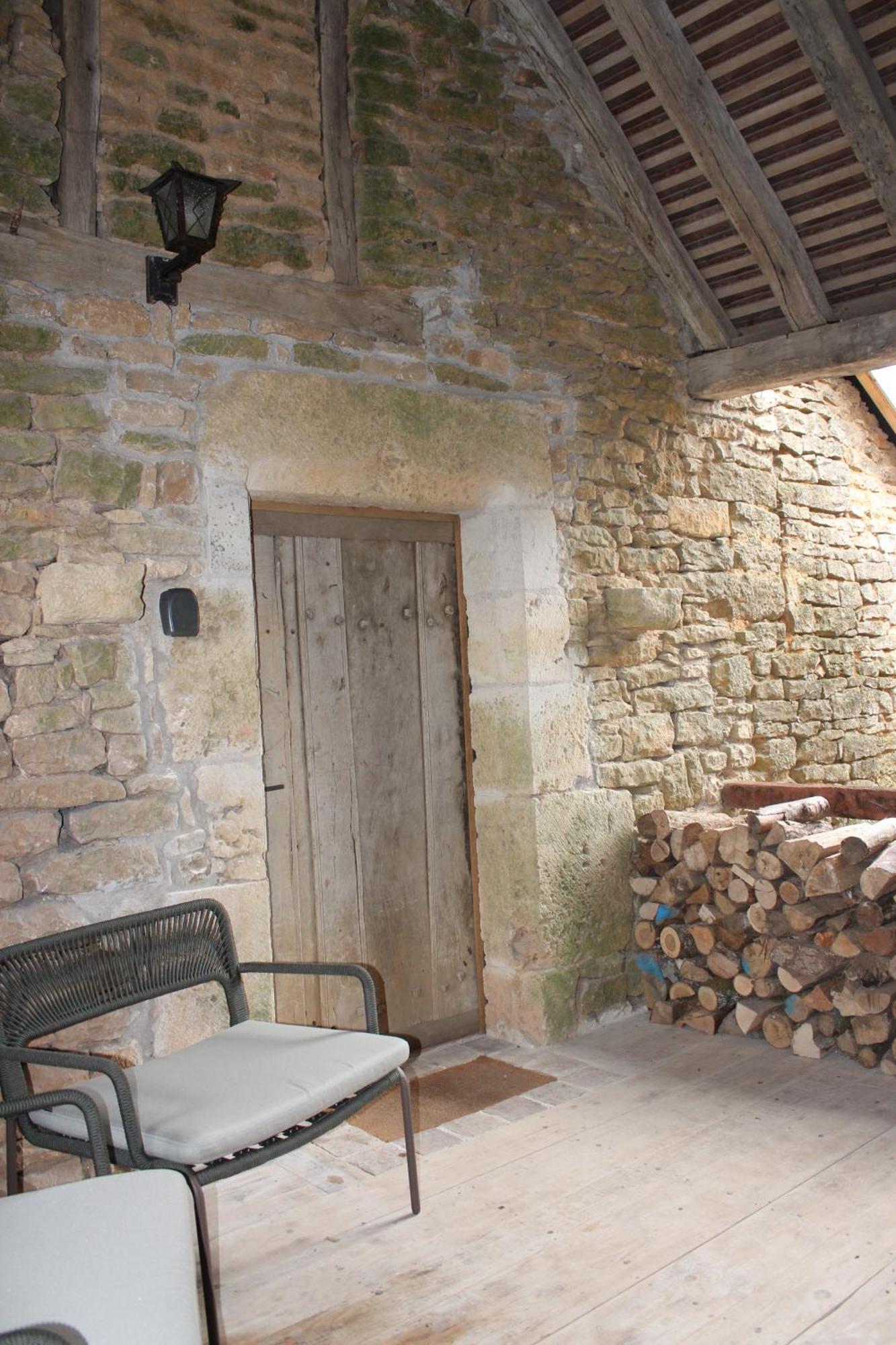 Chateauneuf Suites エクステリア 写真