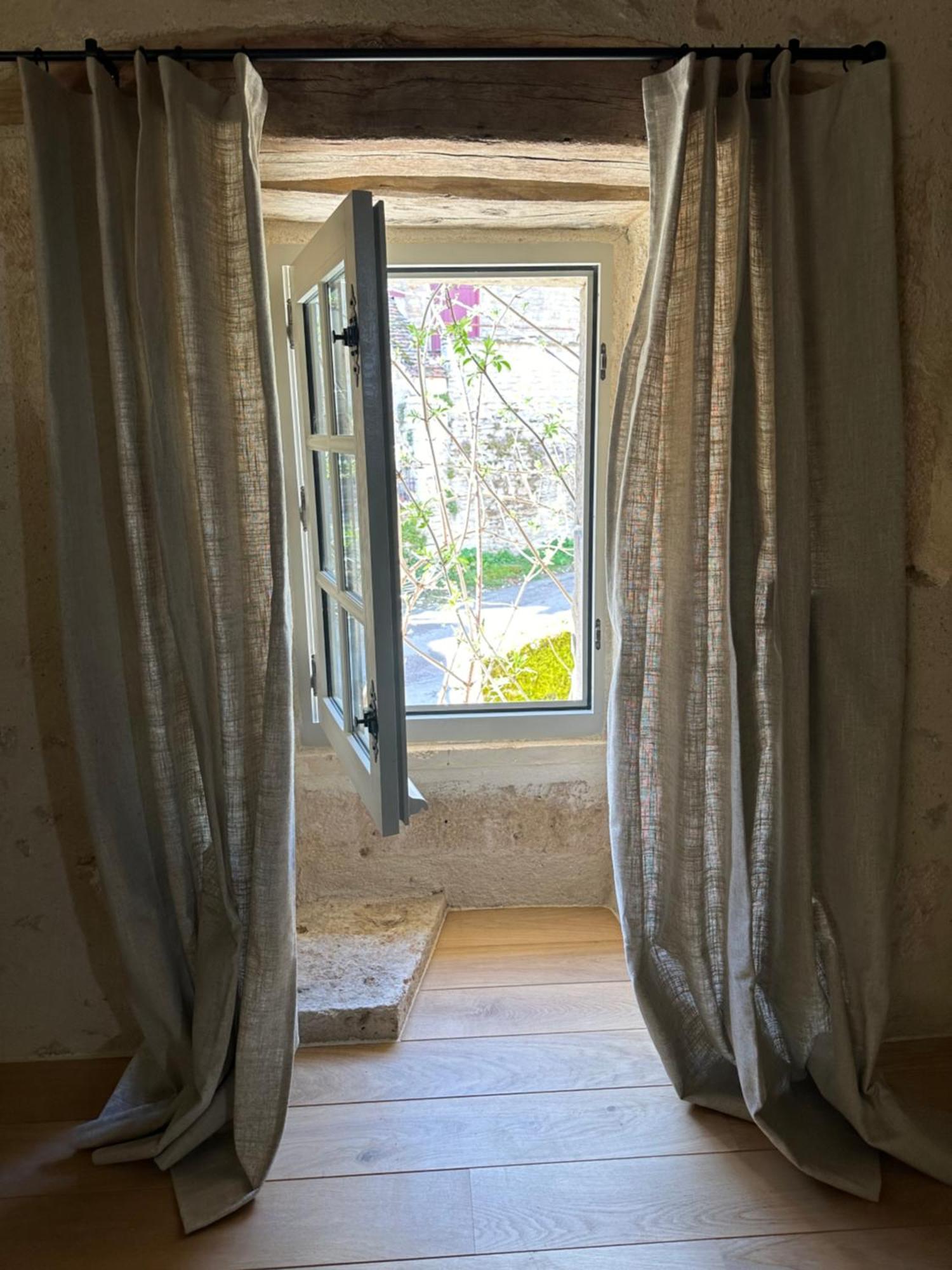 Chateauneuf Suites エクステリア 写真