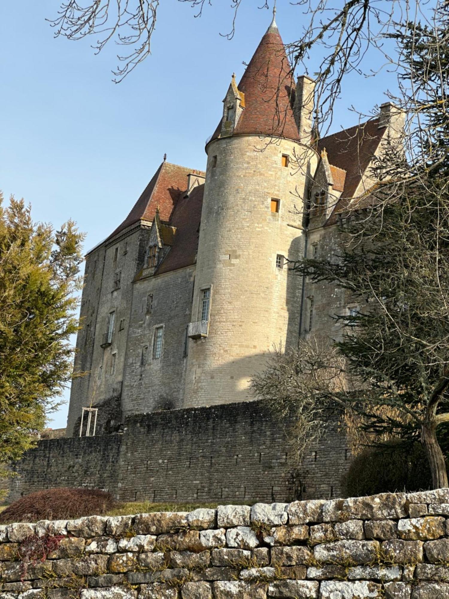 Chateauneuf Suites エクステリア 写真