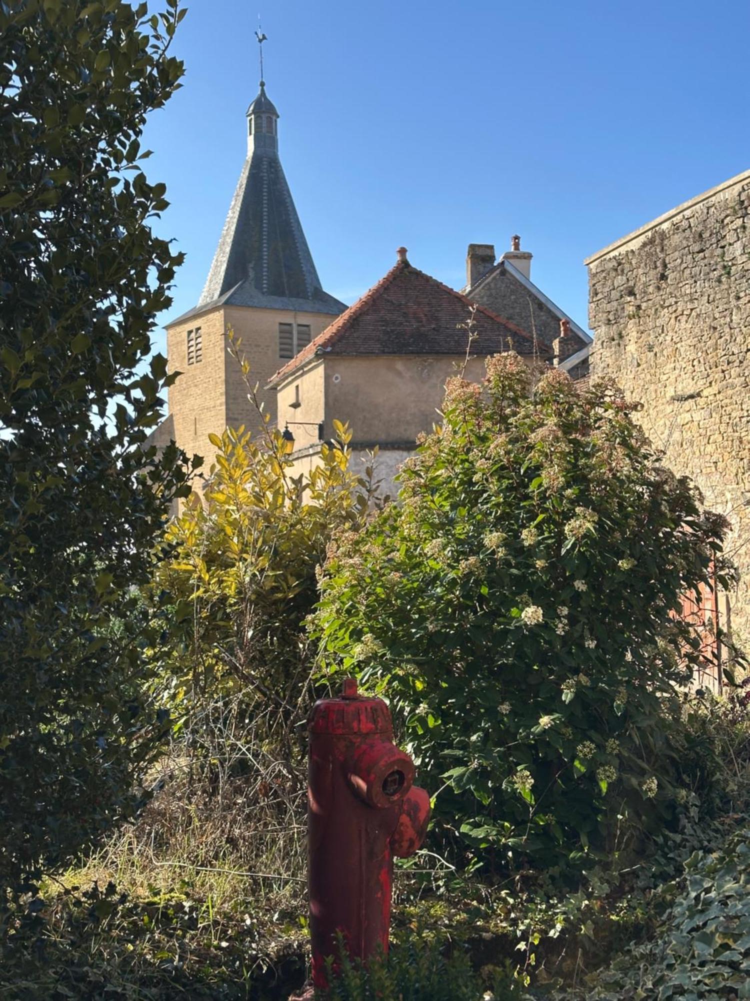 Chateauneuf Suites エクステリア 写真
