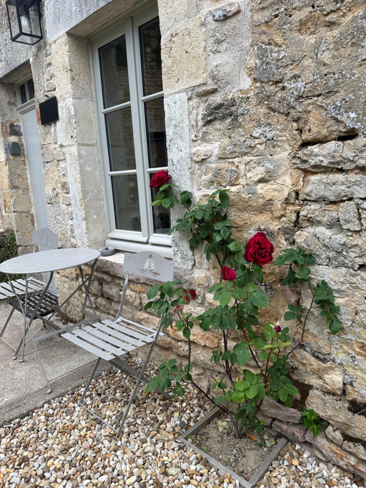 Chateauneuf Suites エクステリア 写真